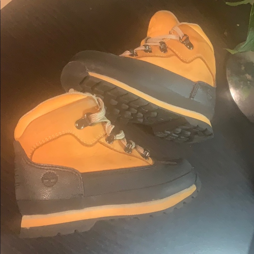 Timberlands wheat and. Black boots sz 10c